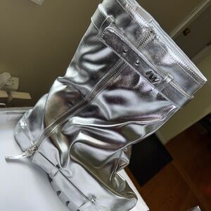 Akira boots